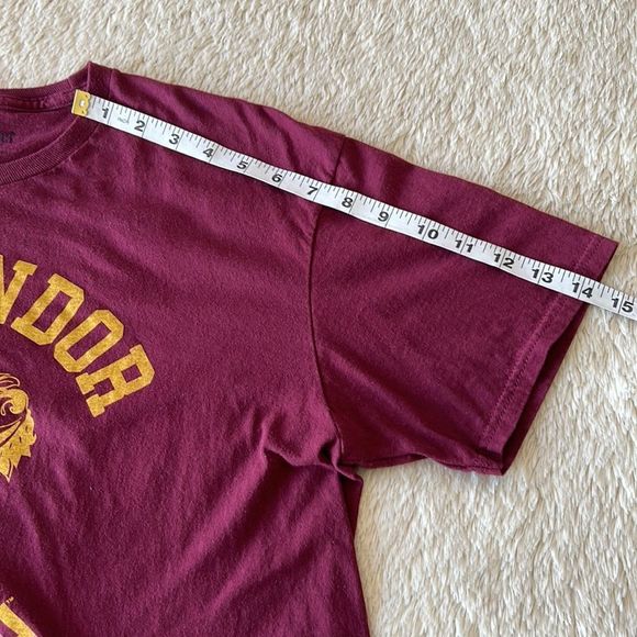 Gryffindor Short sleeve shirt size XL - Picture 15 of 16